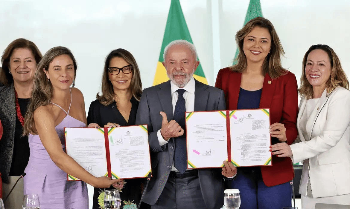 Leis para fortalecer combate à violência contra mulheres são sancionadas pelo presidente da República