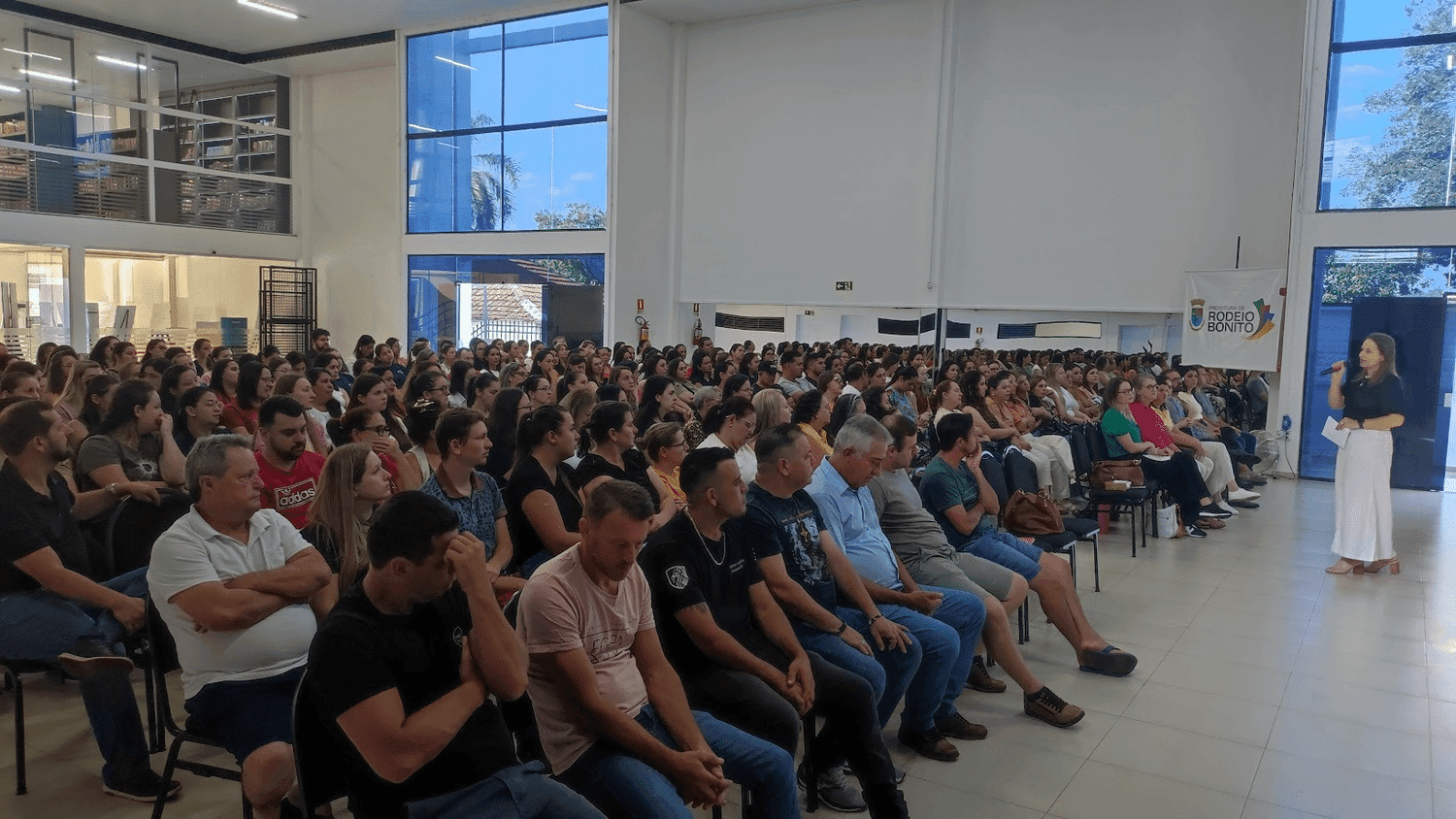 Abertura do ano letivo em Rodeio Bonito aborda a importância do cuidado com a saúde mental dos profissionais da educação