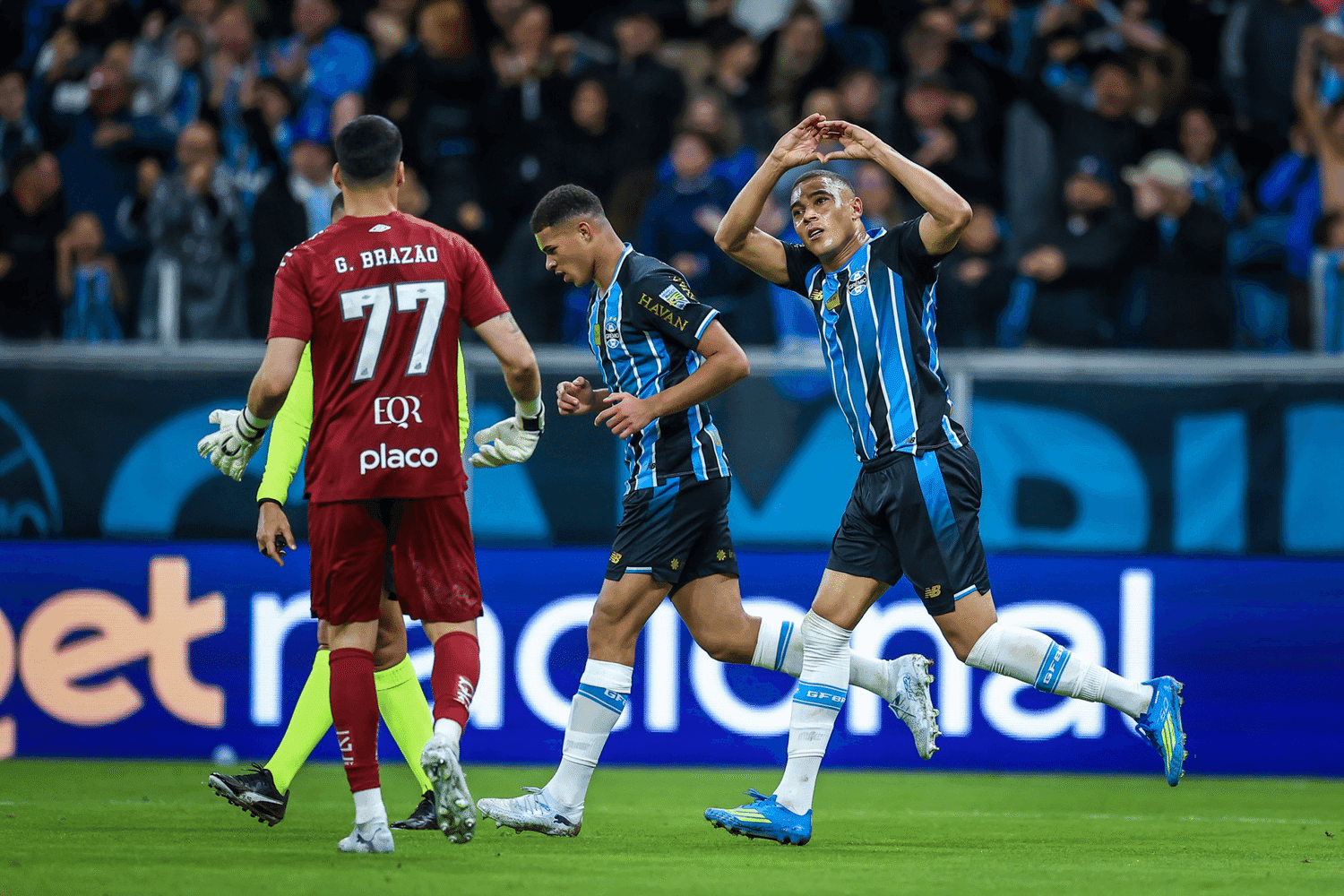 Grêmio vence o Santos de virada na Arena