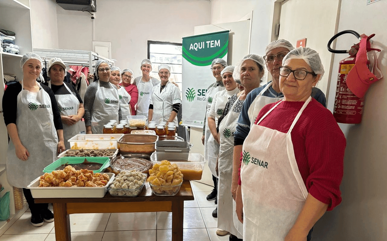 Liberato Salzano promove curso de processamento de frutas em parceria com o Senar