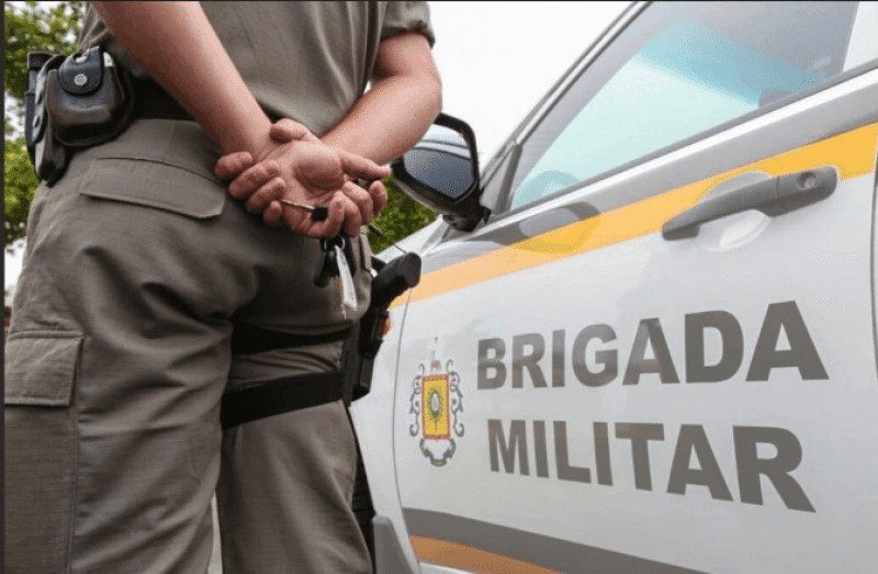 Mulher é presa após furtar dinheiro de um veículo em Constantina