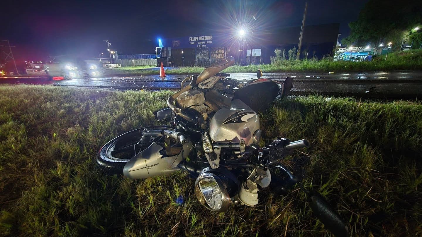 Colisão entre moto e veículo de Constantina resulta na morte de uma jovem 
