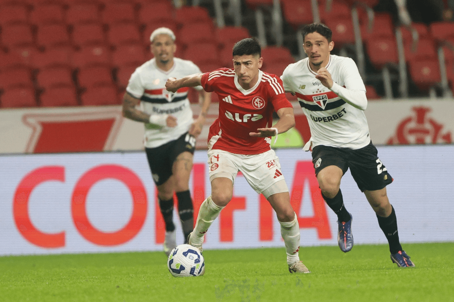 Inter recebe o São Paulo no Beira-Rio em duelo pela nona rodada do Brasileirão
