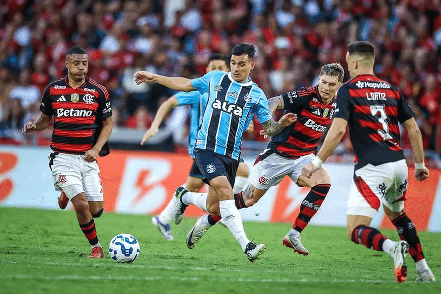 Grêmio e Flamengo duelam neste domingo pela 15ª rodada do Campeonato Brasileiro