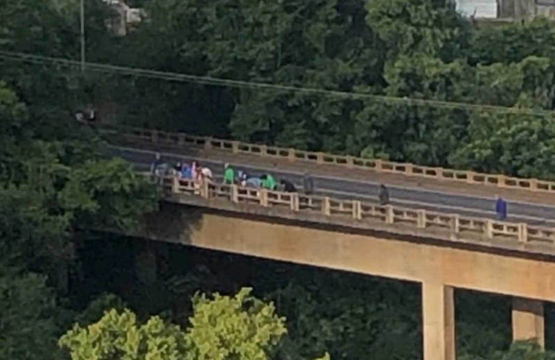 Mulher é resgatada com vida após queda da ponte do viaduto em Frederico Westphalen