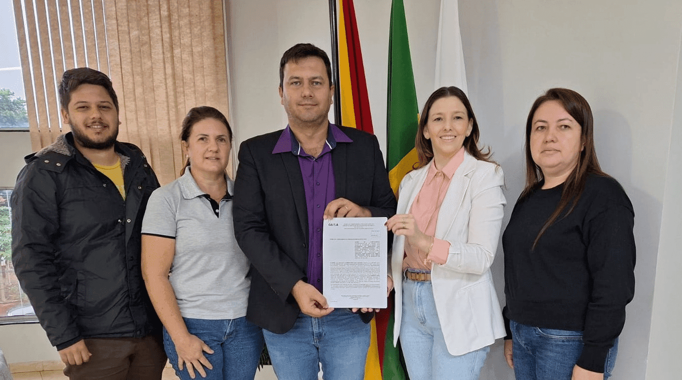 Cristal do Sul firma contrato com a Caixa para construção de 20 moradias populares