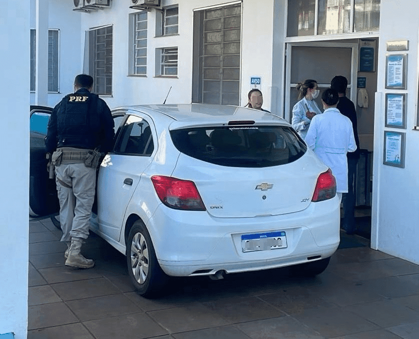 PRF escolta família até hospital em Erechim após bebê nascer durante viagem