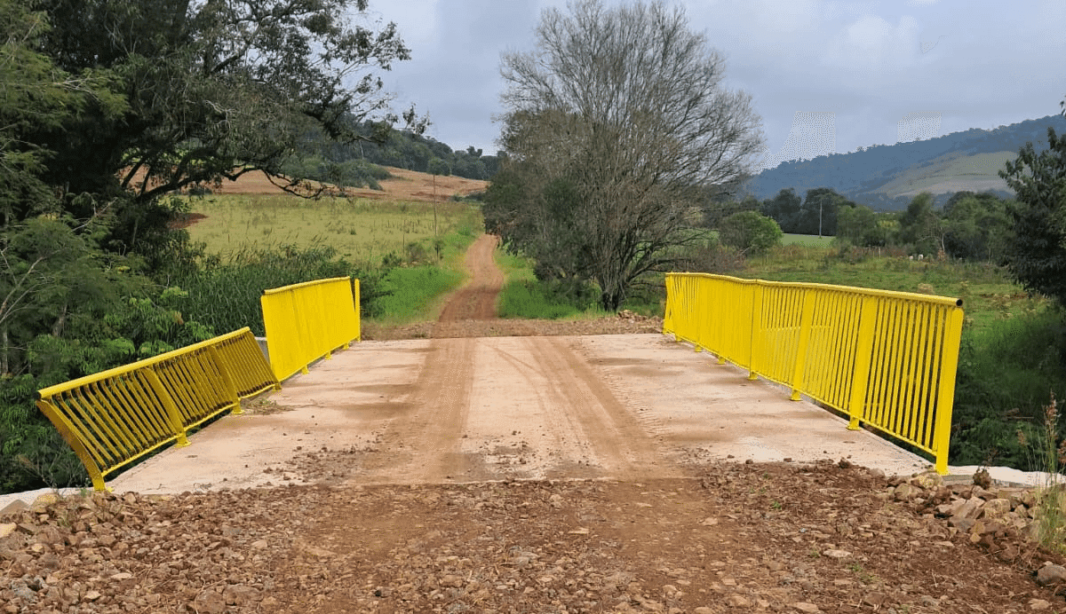 Ponte entre Pinhal e Jaboticaba é alvo de vandalismo