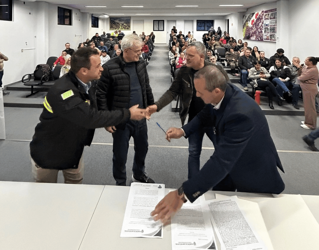 Ametista do Sul oficializa contrato para asfaltamento até divisa com Rodeio Bonito e projeta avanço regional