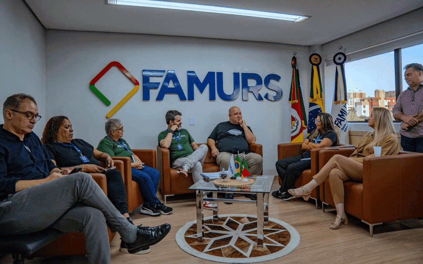 Nova gestão da Famurs estabelece fluxo de trabalho em diálogo com colaboradores