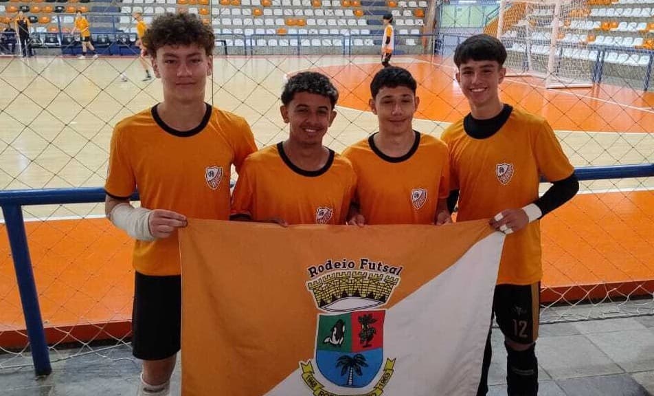 Atletas da Escolinha Rodeio Futsal participam de Peneirão da ACBF