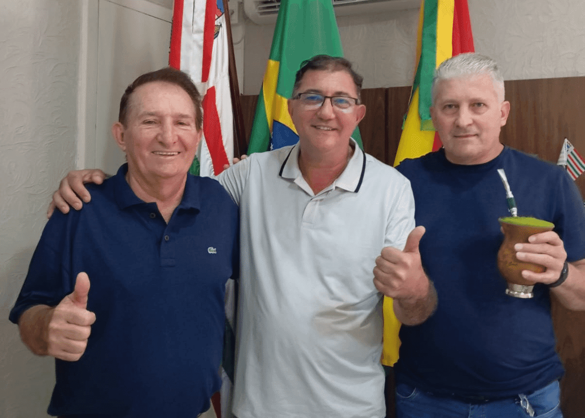 Prefeito em exercício de Liberato Salzano recebe lideranças e debate demandas da agricultura