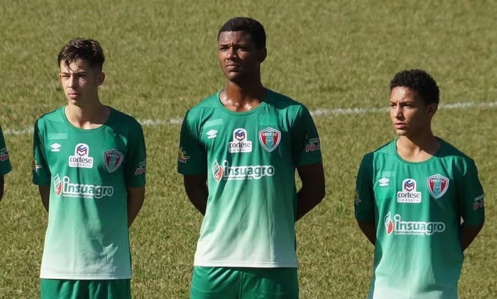 Sensação na Premier League, brasileiro foi pedreiro e começou na terceira divisão do Paraná