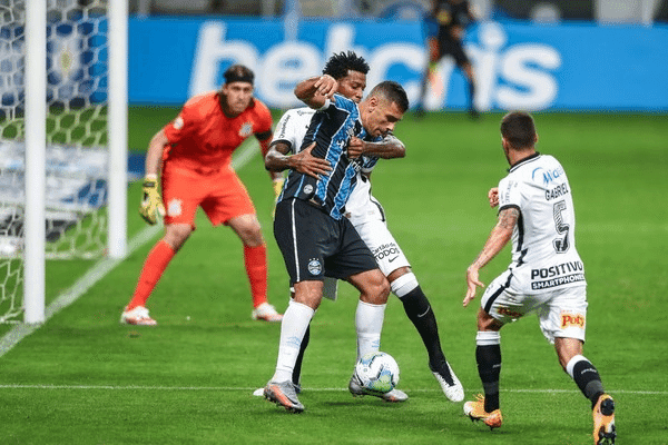 Grêmio recebe o Corinthians na Arena