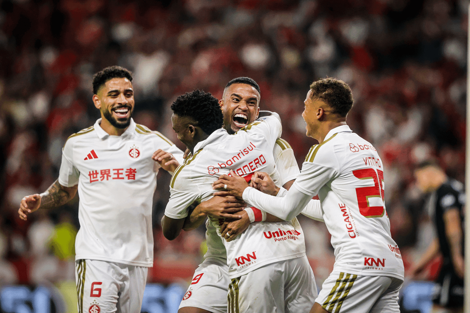 Inter goleia Vasco por 4 a 1 e sonha com o G6