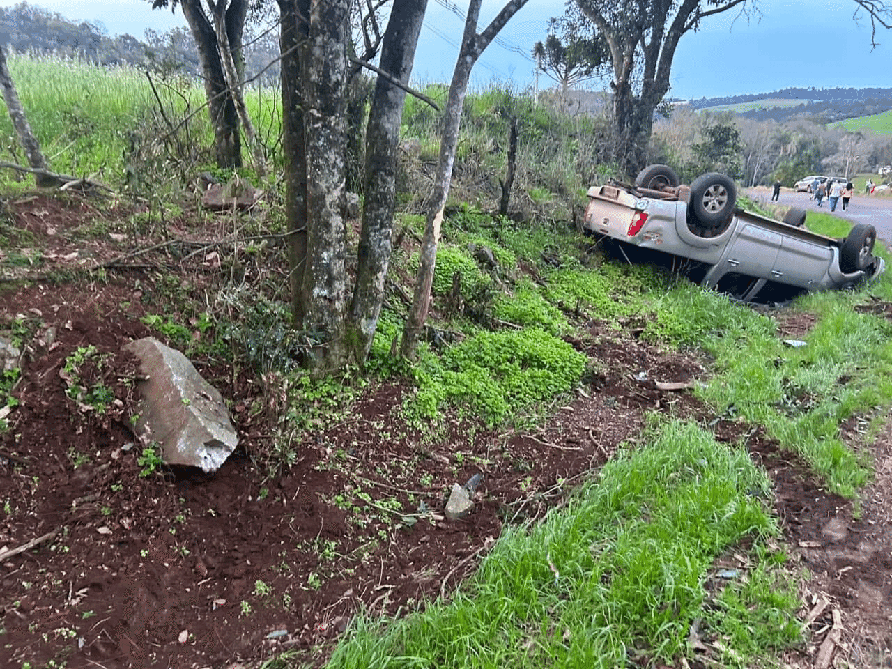 Buracos na ERS-585 provocam saída de pista entre Erval Seco e Seberi