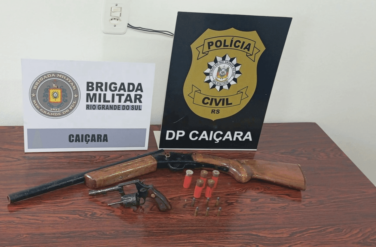 Ação da Polícia Civil com apoio da Brigada Militar resulta na apreensão de armas de fogo em Caiçara