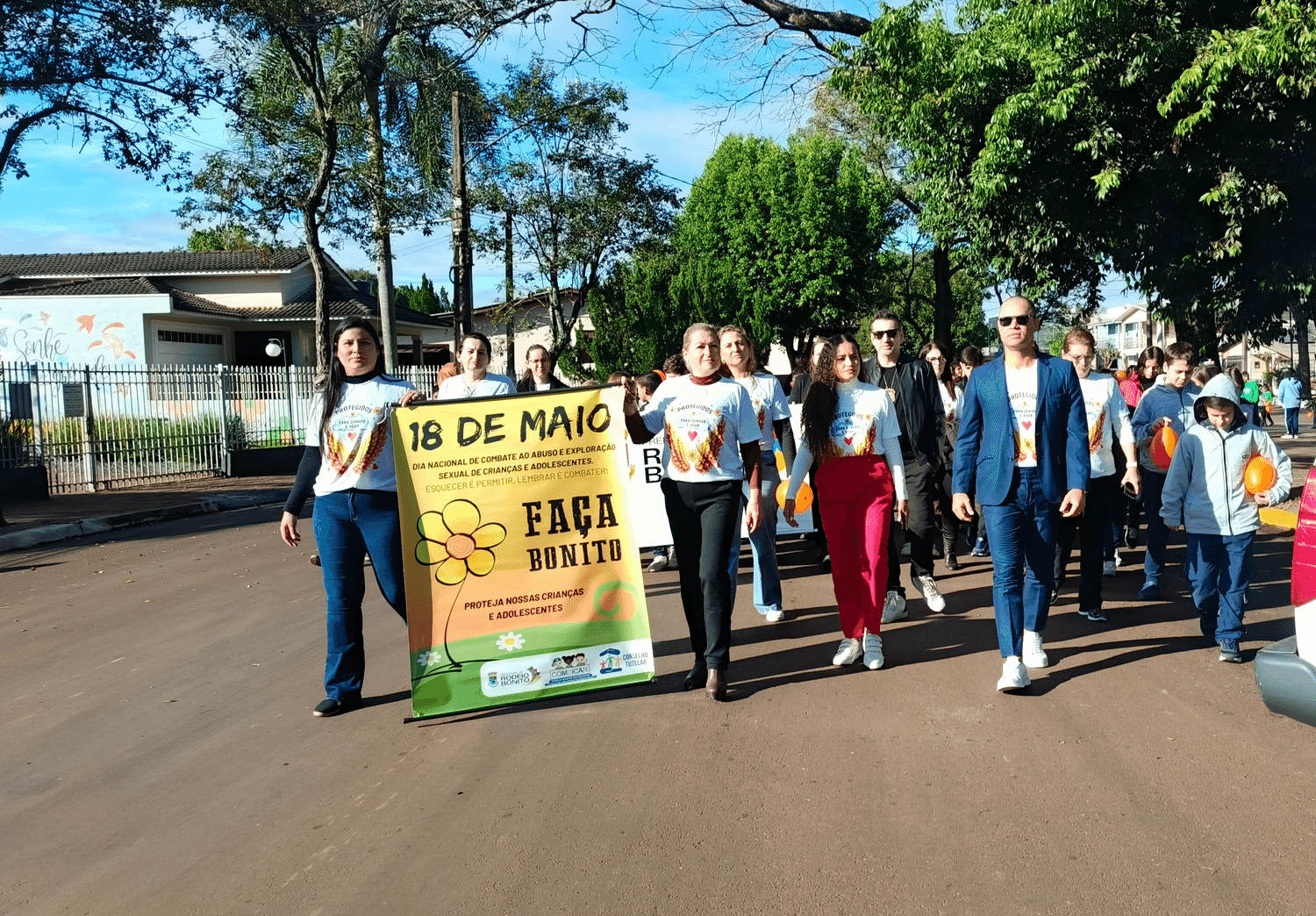 Caminhada do Maio Laranja mobiliza comunidade e autoridades em Rodeio Bonito pela proteção das crianças e adolescentes