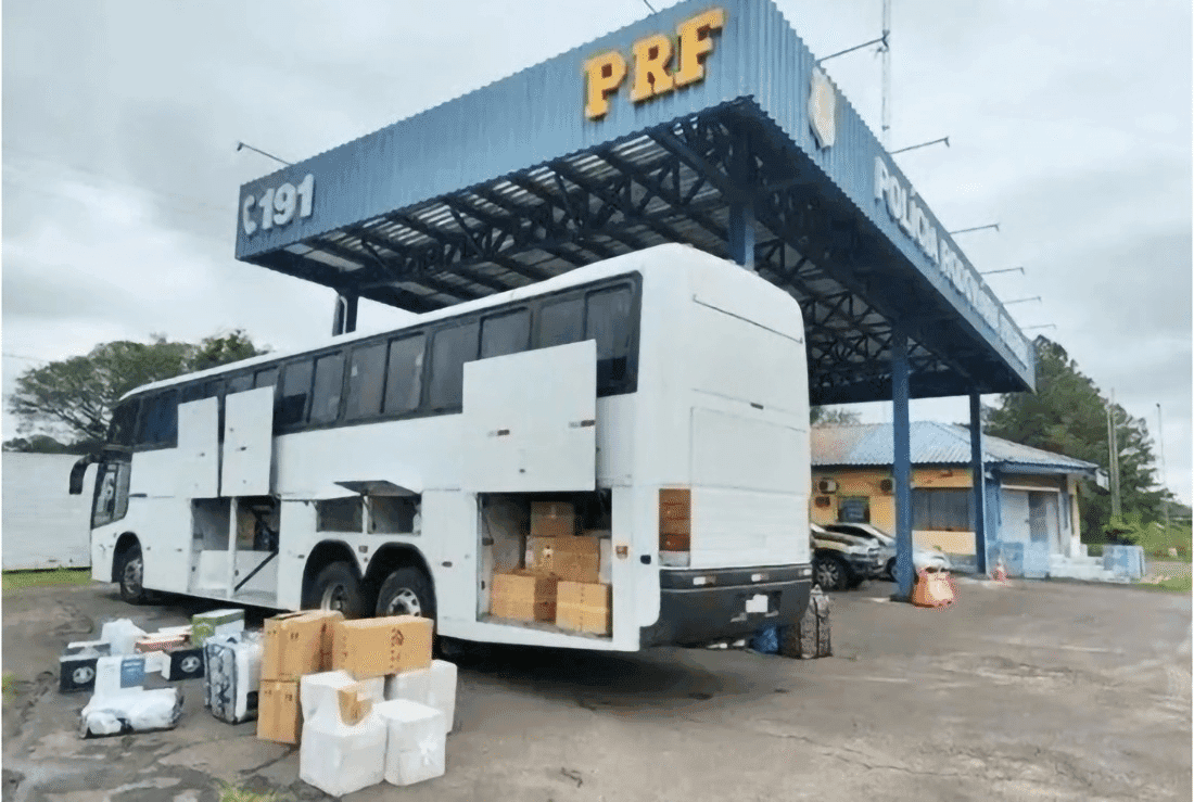 PRF prende motorista natural de Constantina e detém três passageiros do ônibus por descaminho