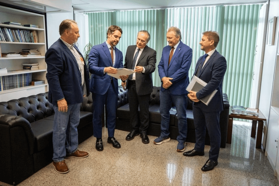 Governador do RS reforça defesa do refinanciamento das dívidas rurais durante agenda em Brasília
