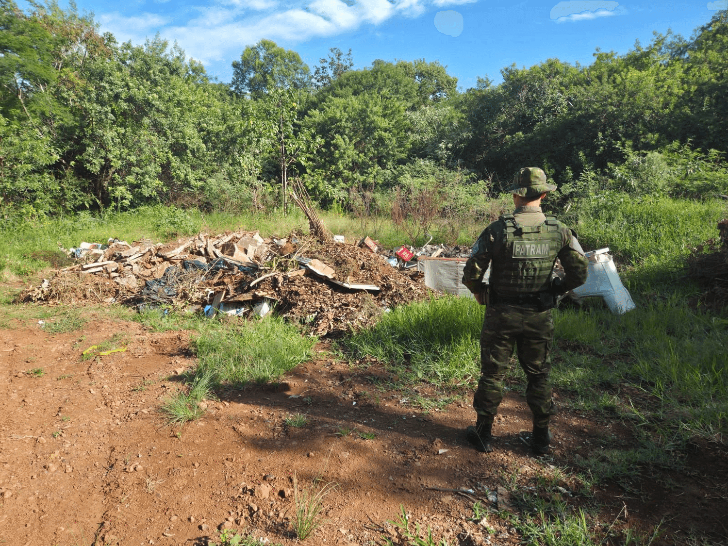 Brigada Militar flagra descarte ilegal de resíduos sólidos em Frederico Westphalen