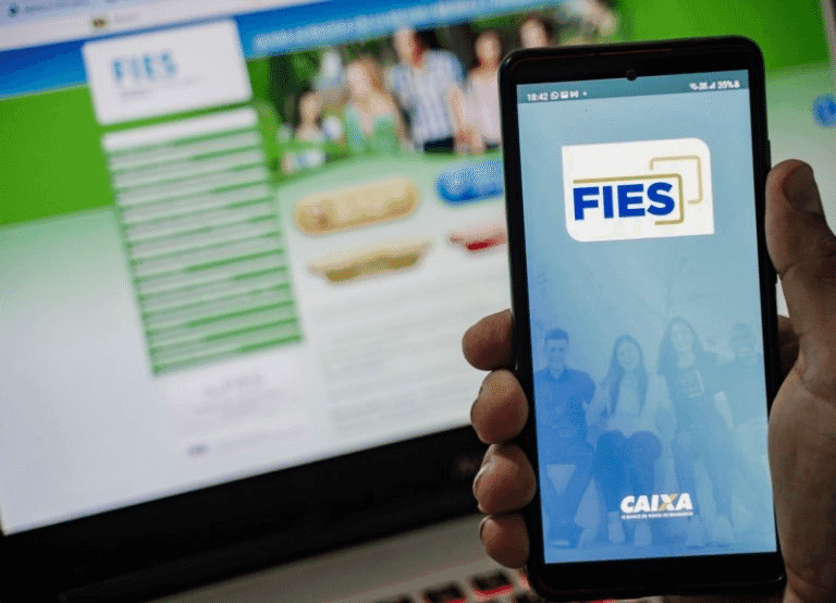 Prazo para complementar inscrição do Fies termina nesta terça-feira