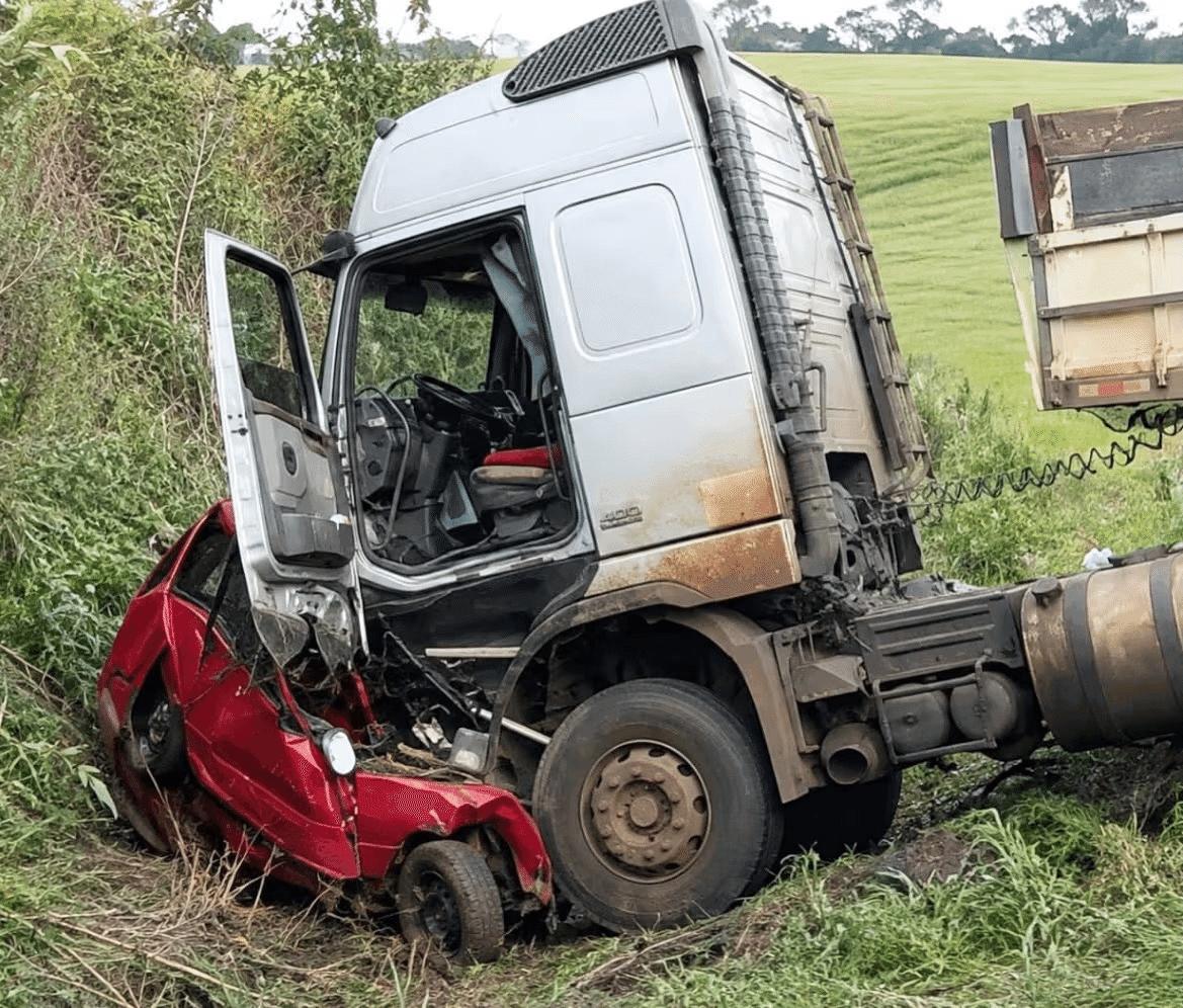 Dois homens morrem em acidente na BR-468, em Bom Progresso