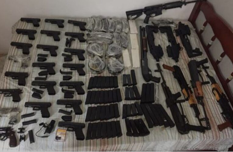 Polícia Civil cumpre 83 mandados de prisão em SC e RS durante operação contra comércio ilegal de armas e tráfico de drogas