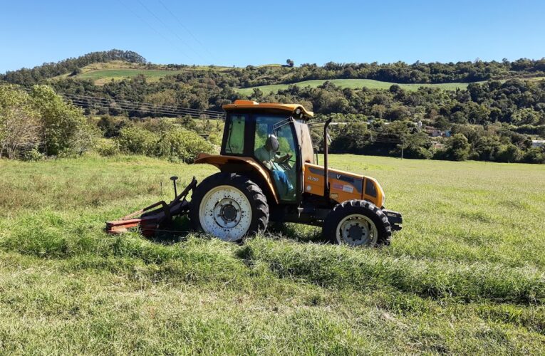 Pinhal subsidia hora máquina e insumos para a agricultura familiar