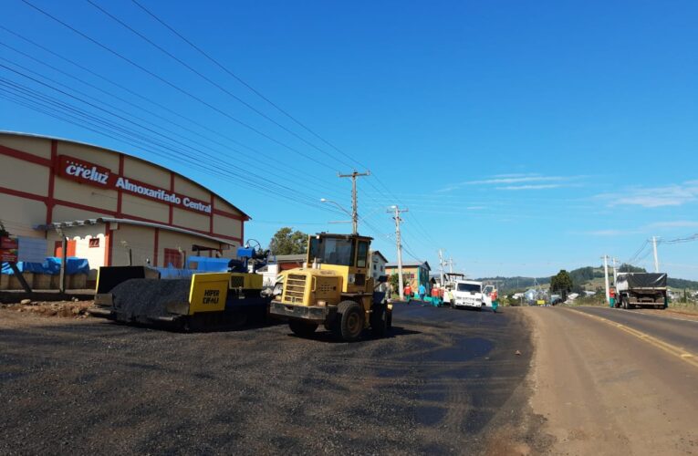 Pavimentações asfálticas avançam em Pinhal