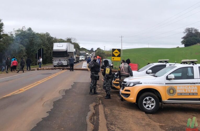 PROTESTOS INDÍGENAS SEGUEM COM INTERDIÇÕES DE ESTRADAS