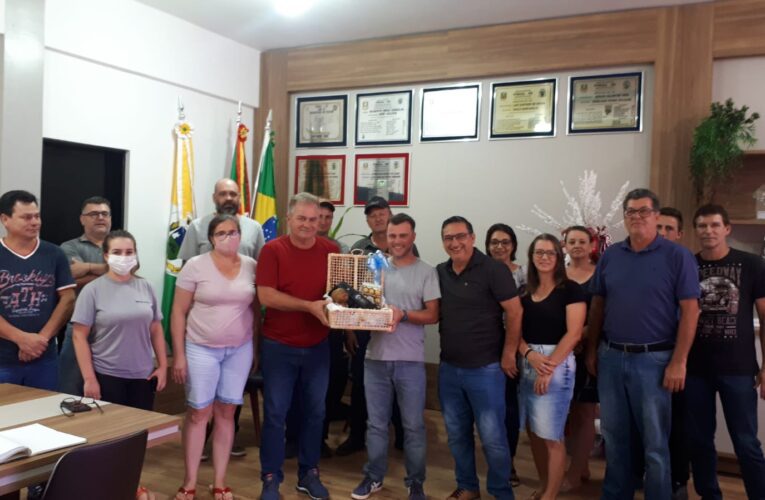 Vice-prefeito assume o comando do Poder Executivo em Pinhal