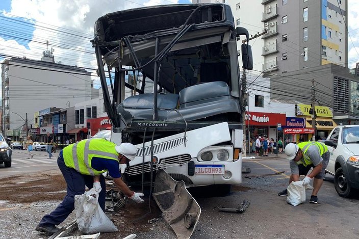 Dezessete pessoas são socorridas após acidente no Centro de Passo Fundo