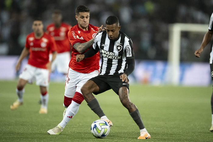 Inter perde de virada para o Botafogo no Rio