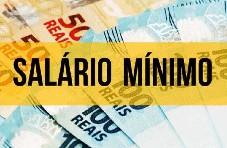 Governo prevê salário mínimo no valor de R$ 1.421 em 2024