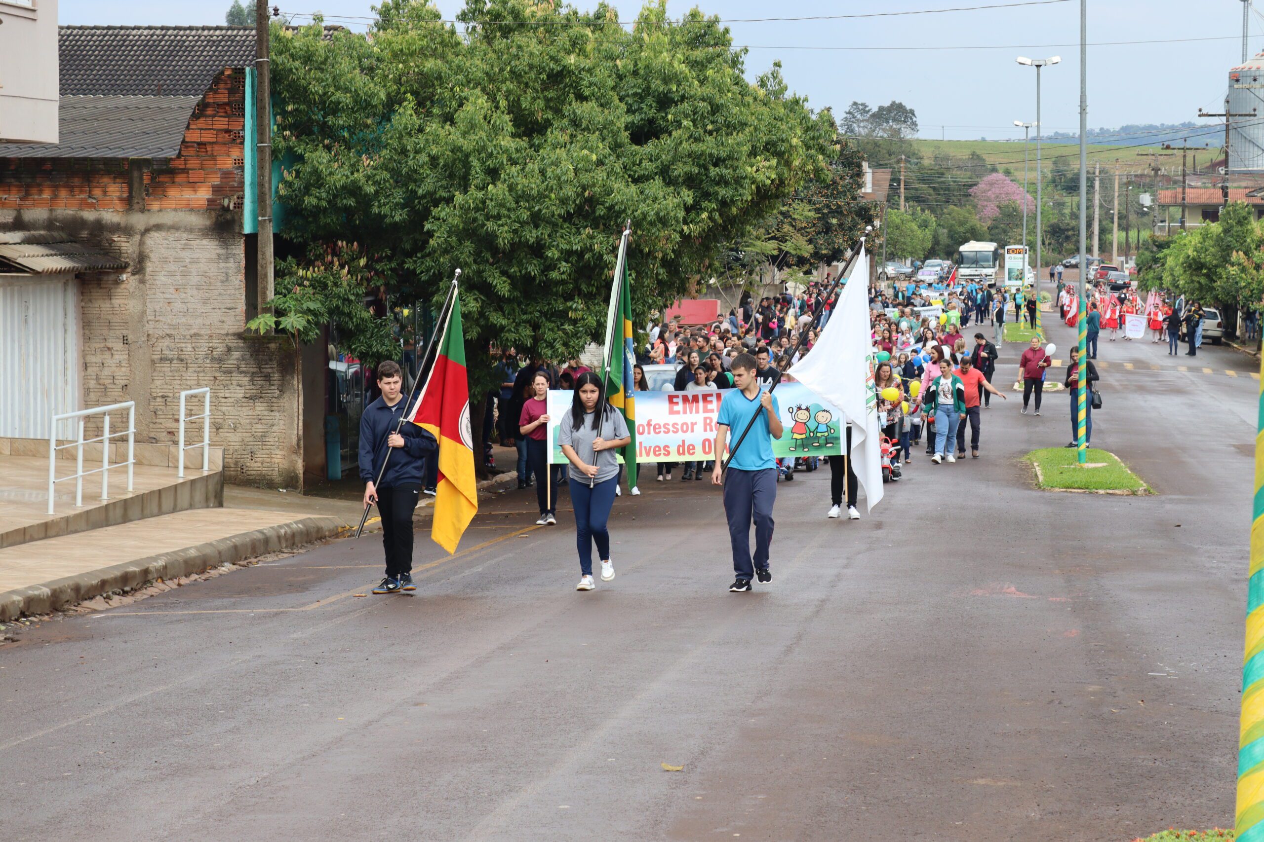 Cristal do Sul realiza desfile cívico e abertura dos festejos farroupilha.