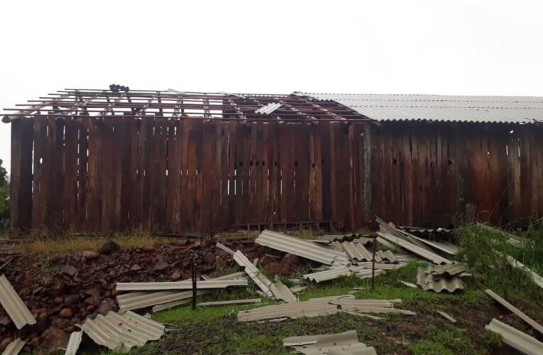 200 propriedades são destelhadas em Palmitinho