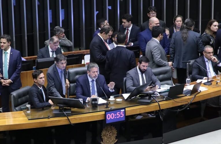 EM VOTAÇÃO SIMBÓLICA, CÂMARA APROVA URGÊNCIA PARA PROJETO QUE EQUIPARA ABORTO DE GESTAÇÃO A HOMICÍDIO