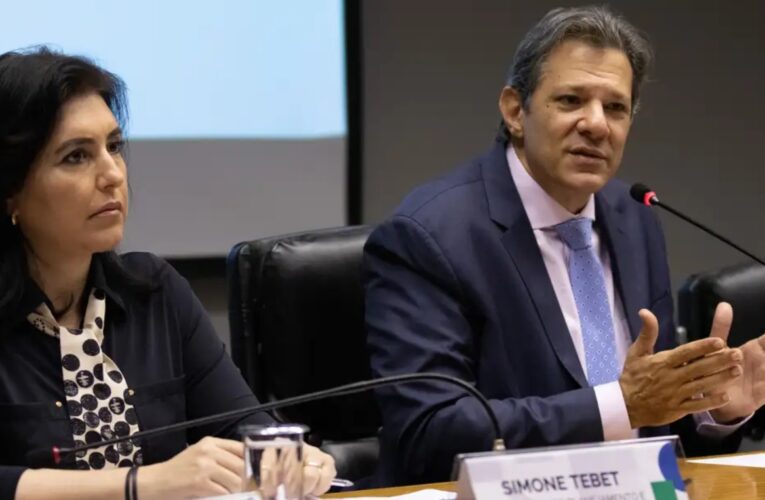 SOB PRESSÃO, HADDAD ACENA COM CORTES