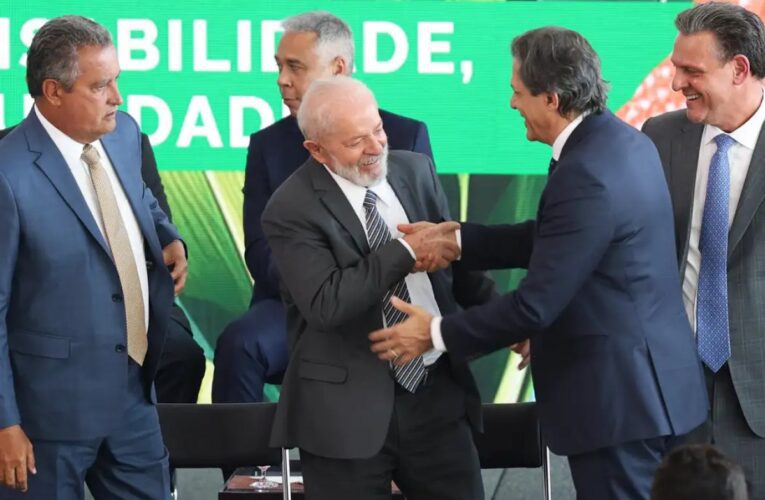 CONVERSA COM LULA SOBRE CORTE DE GASTOS ESTÁ AVANÇANDO, DIZ HADDAD